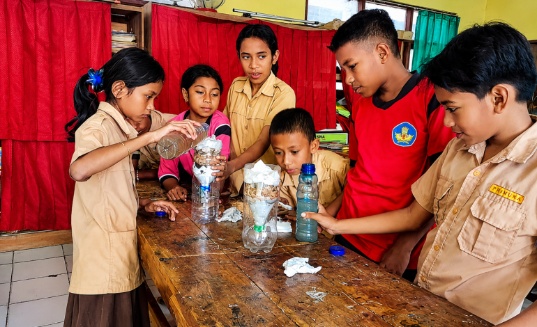 Merangkai Ilmu dari Air Keruh: Pengalaman Belajar Siswa Kelas V SD GMIT Oehani