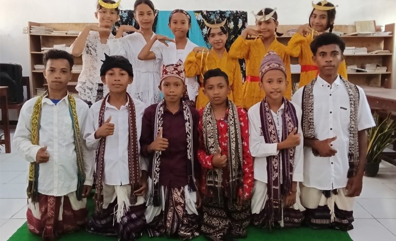 Gemulai Gerak, Tumbuhnya Percaya Diri: Kisah Ujian Praktik Menari di SD GMIT Oehani
